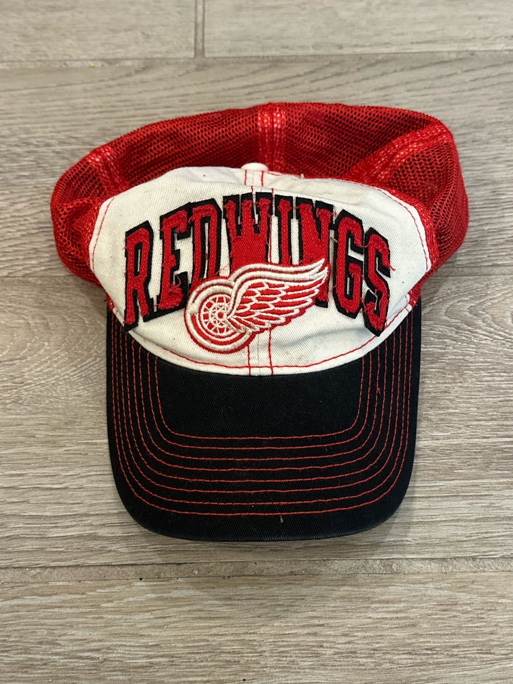 VTG Reebok Detroit Red Wings Superflex Hat, Size: Small/Medium